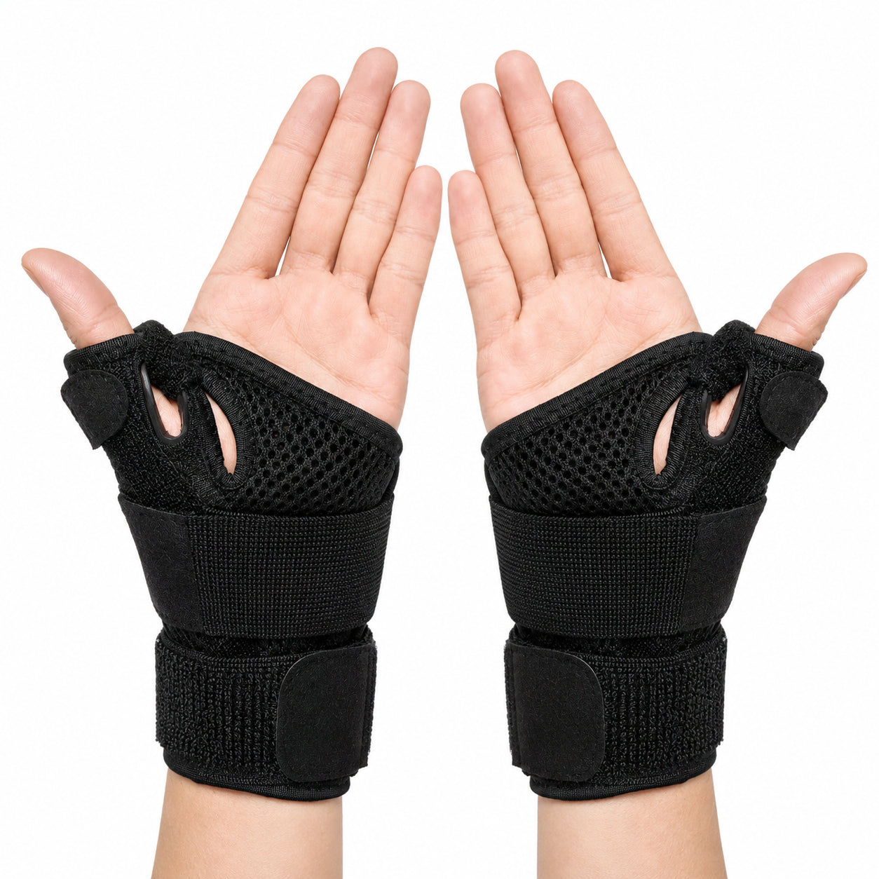 Justerbart handledsstöd med tumstöd och stabiliserande kardborreband, visat från handflatesidan.