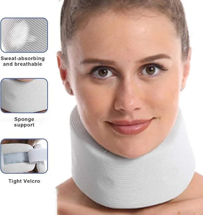 Kvinna som bär ergonomiskt nackstöd med andningsbart material och justerbart kardborreband för stabilt stöd.