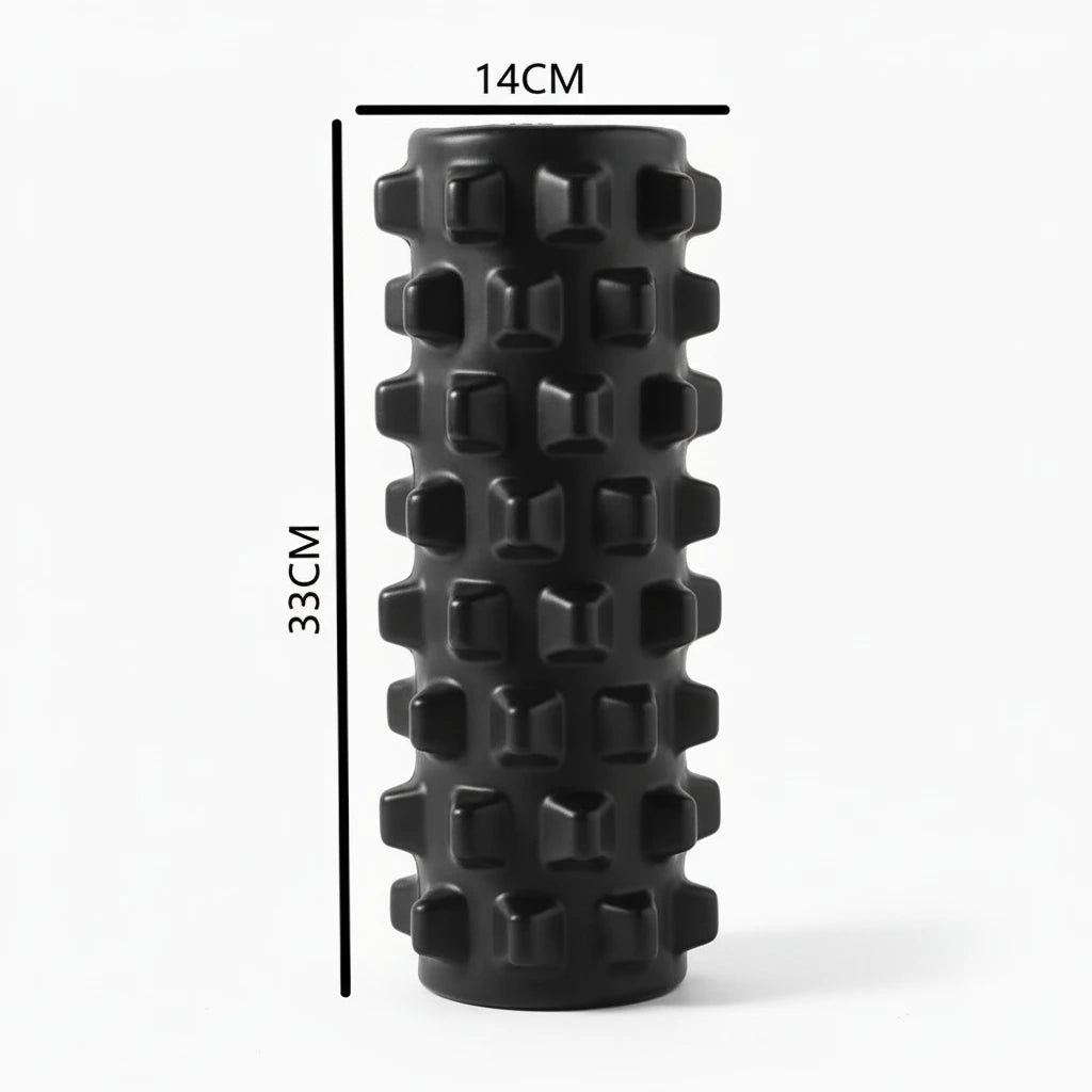 Foam roller i svart med måtten 33 cm längd och 14 cm diameter.