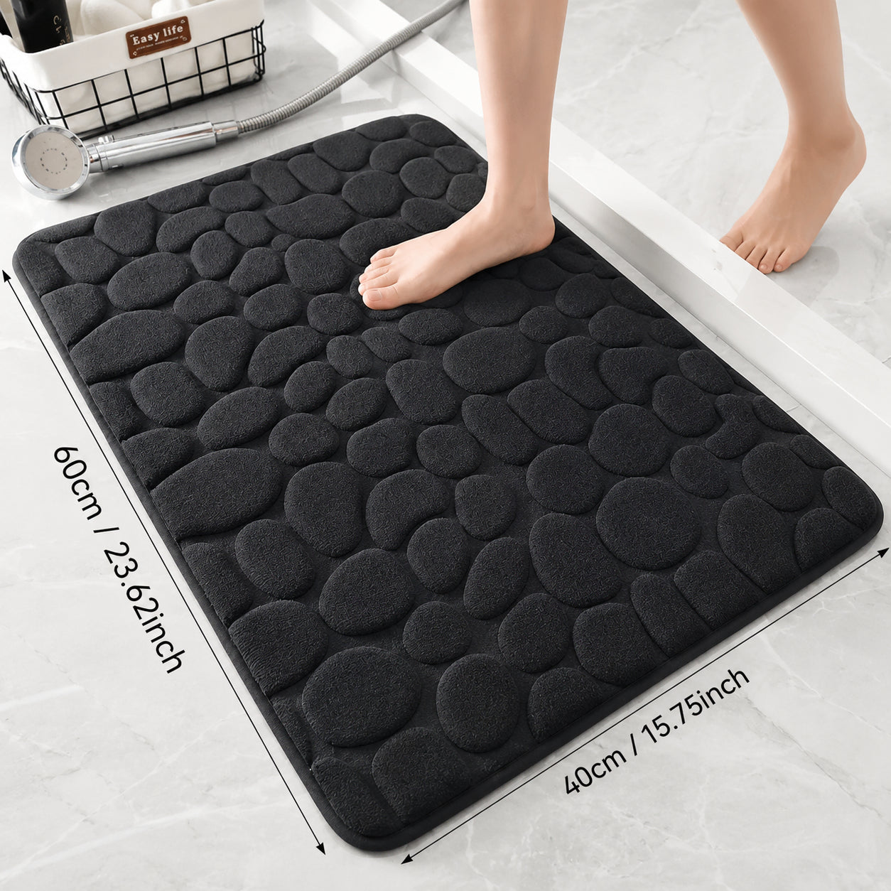 Halkfri badmatta med mjuk stenstruktur i storleken 60 × 40 cm för badrum.