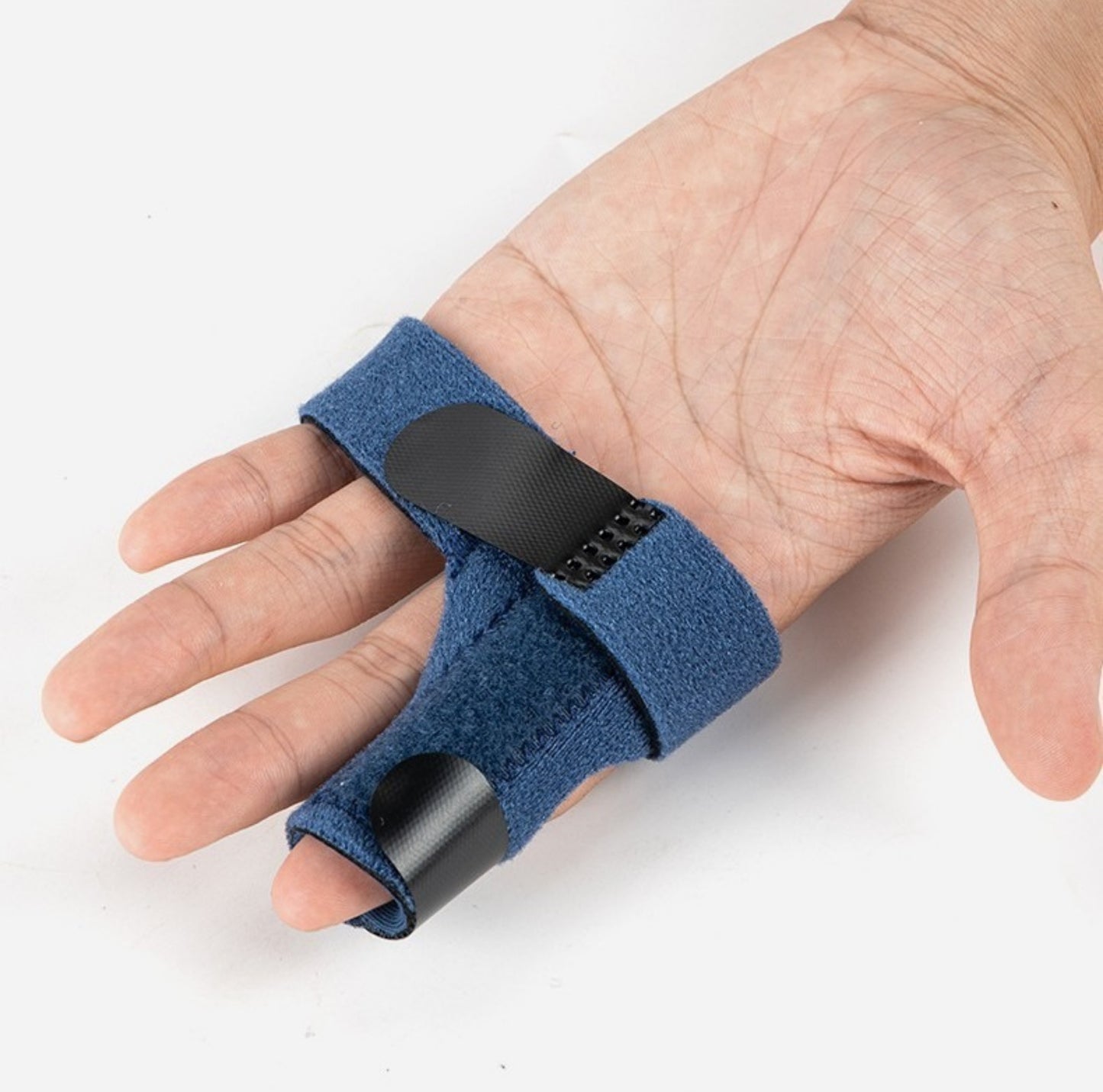 Justerbar fingerskena med aluminiumstöd