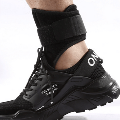 Justerbart ankelstöd buret i sko för stöd vid gång