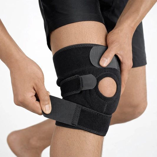 Justerbart knäskydd med kardborreband och öppen knäskål 