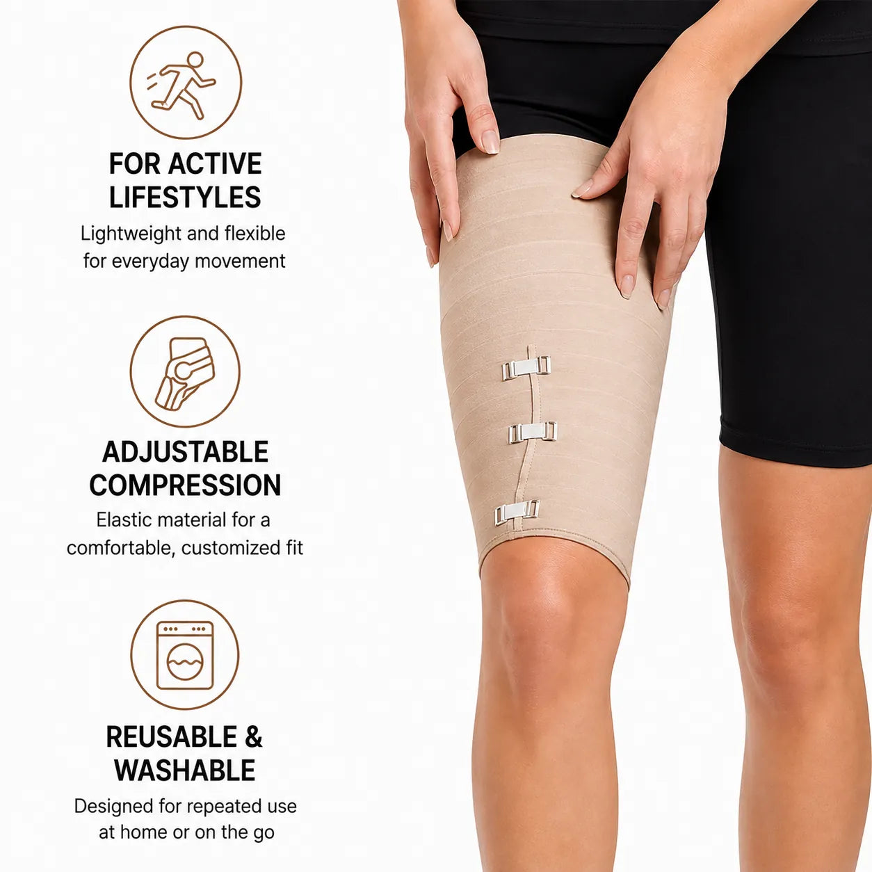Kvinna bär elastiskt kompressionsbandage med metallspännen runt låret.