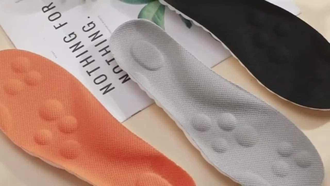 Närbild på stötdämpande sulor med flexibel och masserande yta