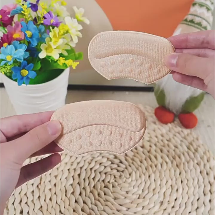 Självhäftande hälkuddar – video som visar hur hälkuddarna appliceras i skon.