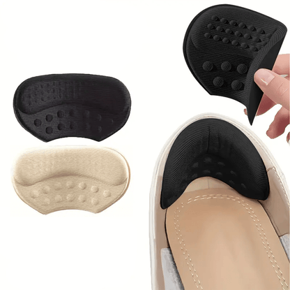 Självhäftande hälkuddar i beige och svart – visas både lösa och placerade i sko.