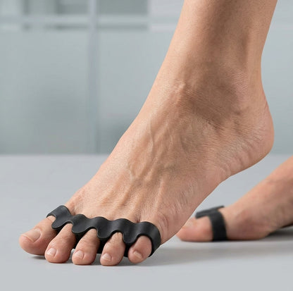 Svart tåseparator i silikon för avlastning och tåjustering